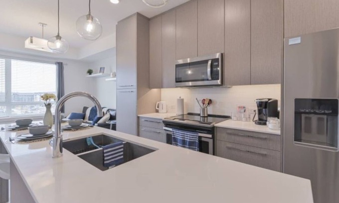 Calgary Condominio | ⭐️NEW Modern Condo⭐️FREE Parking⭐️10 Min To Airport⭐️