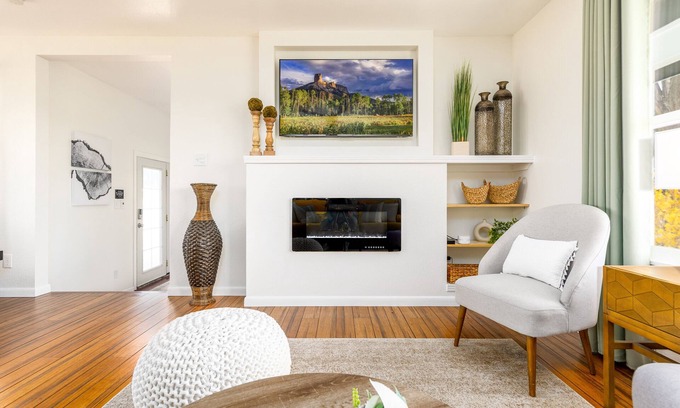 Montrose Casa | New! Modern country living, 4br