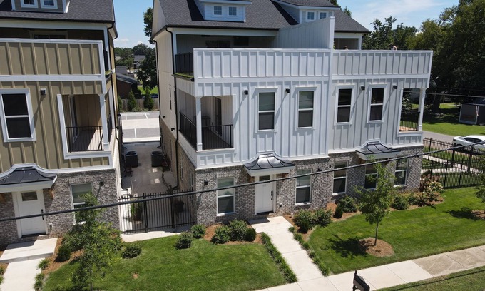 Murfreesboro Casa | New Modern Downtown Townhome with Rooftop Patio - 4 bed 4 bath