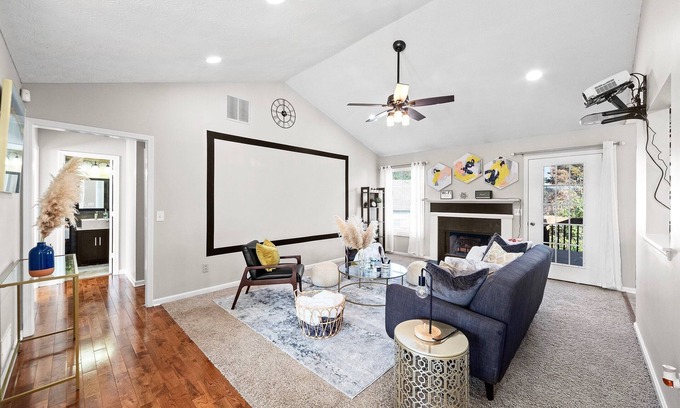 Lawrenceville Casa | 🌟 NEW Modern Home Theatre - Thoroughly Sanitized 🌟