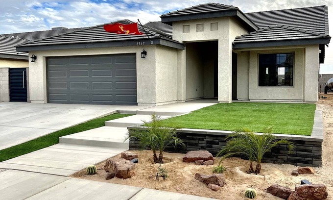 Yuma Casa | New Modern home w/RV access and Garage Access.