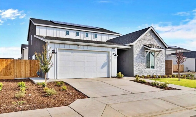 Roosevelt Casa | New Modern Home with Games and More! Near Airport!