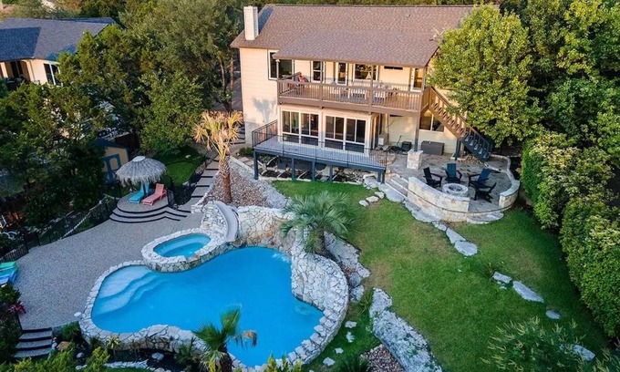 Lago Vista Casa | NEW - Modern Lake House~Private Pool/Spa~Lake Views