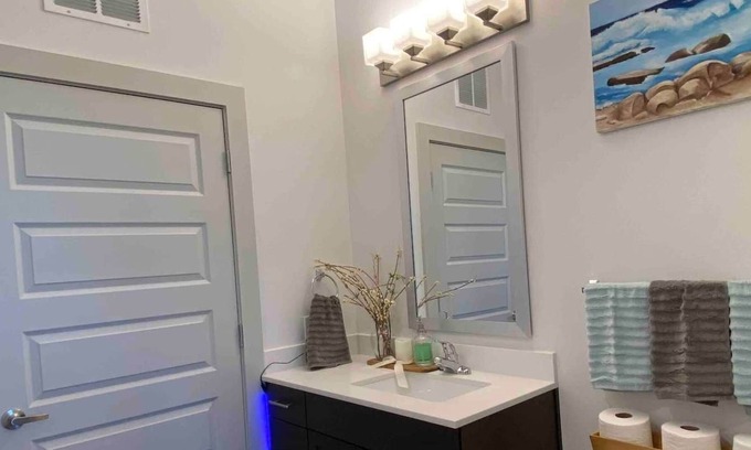 Pleasant Valley Apartamento | New Modern Luxury Studio + Glamorous City View