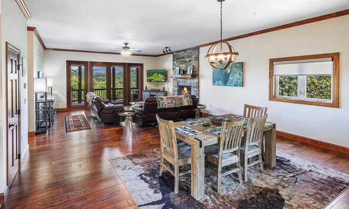 Whittier Condominio | New Modern Mountain Condo with Vista Mountain Views, Large Deck, Washer & Dryer!