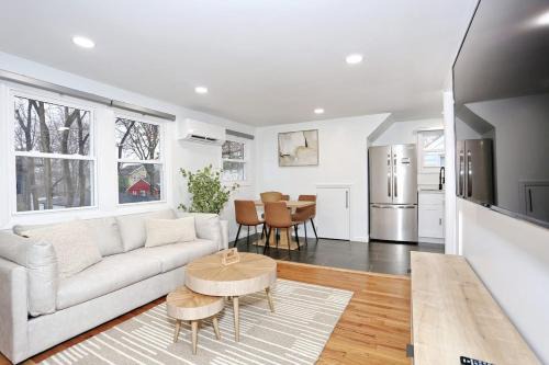 Bergenfield Apartamento | NEW Modern NYC Escape near MetLife AmDream MALL EWR