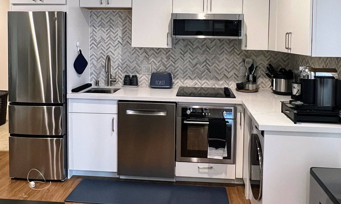 Inglewood Casa | NEW Modern private cozy suite with yard