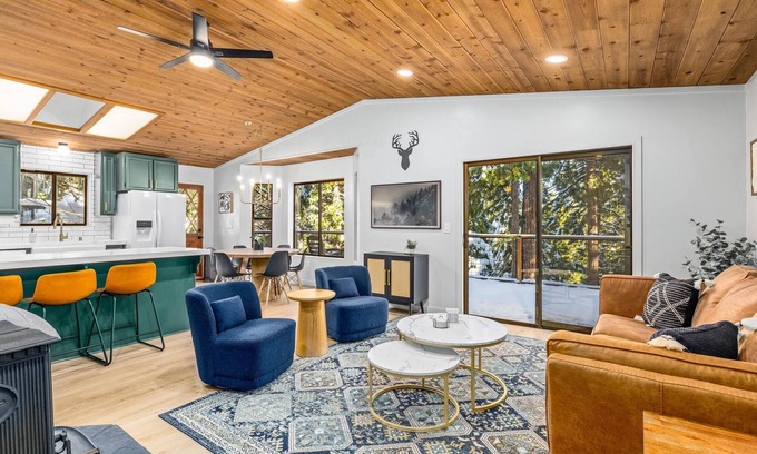 Cold Springs Cabina | New- Modern Retreat- 4 miles to Pinecrest Lake! EV Charger!