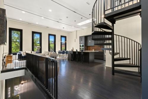 Fort Collins Apartamento | NEW! Modern Scandinavian Loft in Old Town Square