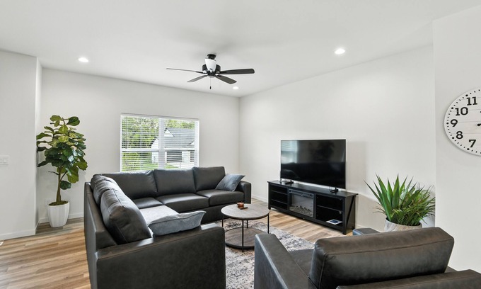 Weber Casa | NEW! Modern Townhome Retreat in Prime Location