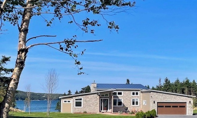 Terra Nova Casa | New Modern & Unique 2-bedroom house in beautiful South River with WiFi, AC etc.