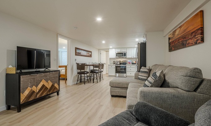 Loma Casa | NEW! MoJoe: New Build Close to Biking Trails