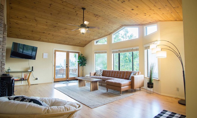 Kernville Casa | New Moon Pine Kernville- Elevated Above Town Luxury Mtn/Valley View Retreat
