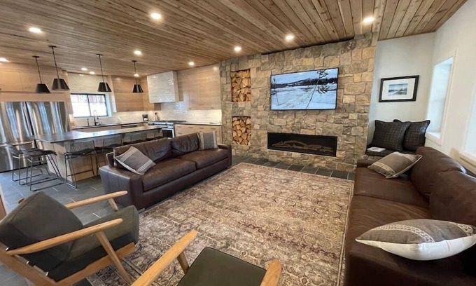 Island Park Cabina | New Mountain Modern Cabin 25 min from Yellowstone