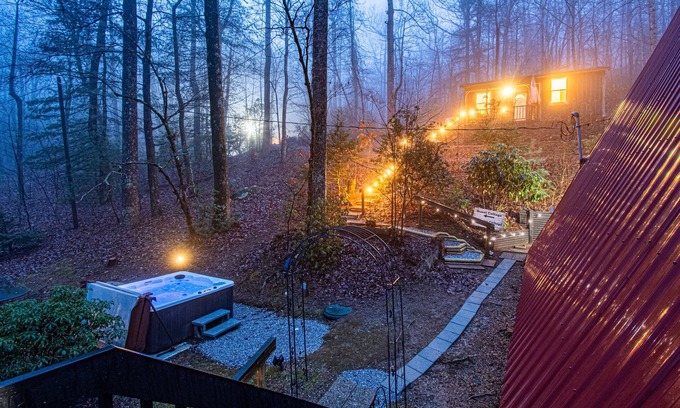 Black Mountain Cabina | New Mountain Retreat A-Frame by Lake Lure With Hot Tub