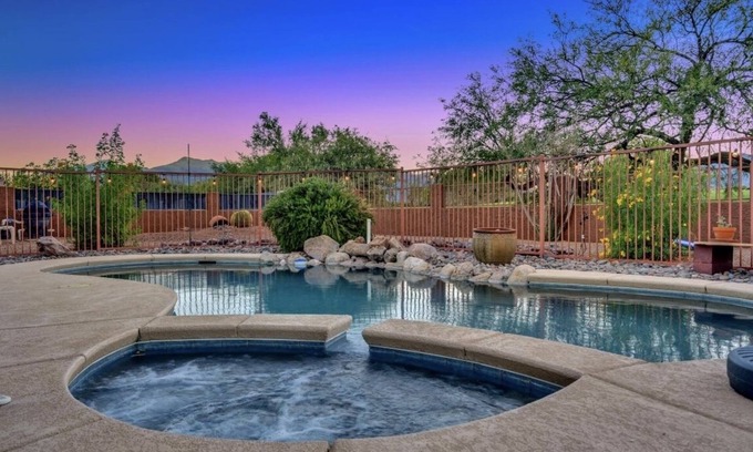 Sierra Vista Casa | NEW Mountain View 4 BDRM Home with Pool & Spa, right on a Golf Course