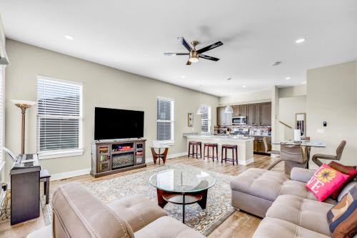 Woodland Park Casa | New! Mountain Views, Walk to Eat or Shop, Garage, 3BR