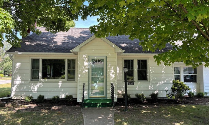 Empire Casa | New! My Roam'n Empire - Super Cute with Water Toys and Great Location! Walk to Downtown and Beach!