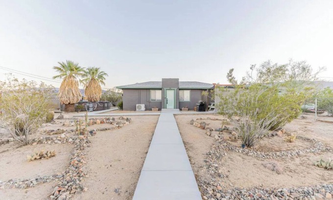 Twentynine Palms Casa | NEW! New Moon Cactus Villa @ Joshua Tree - HotTub, FirePit, Pool, Outdoor Shower