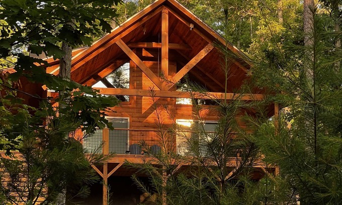 Blairsville Cabina | NEW North Georgia Mountain Log Cabin with Lake Access.