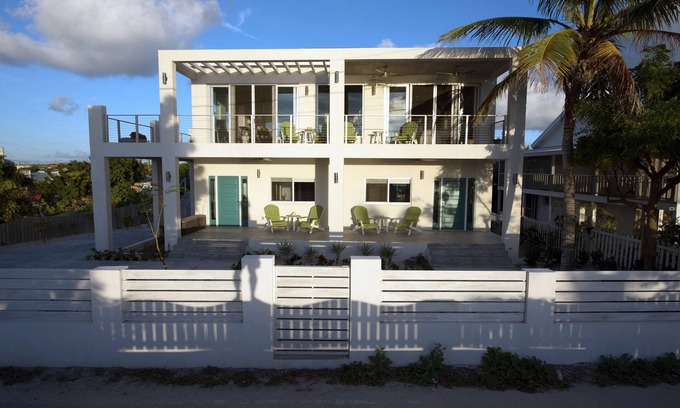 Cockburn Town Villa | Nueva villa frente al mar! Twin Suites incluye coche de cortesía