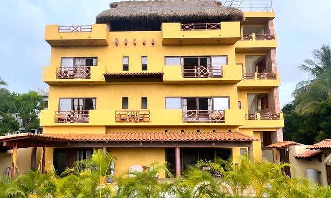 Lázaro Cárdenas Villa | New Oceanview Villa 2blks from beach Wi-Fi A/C