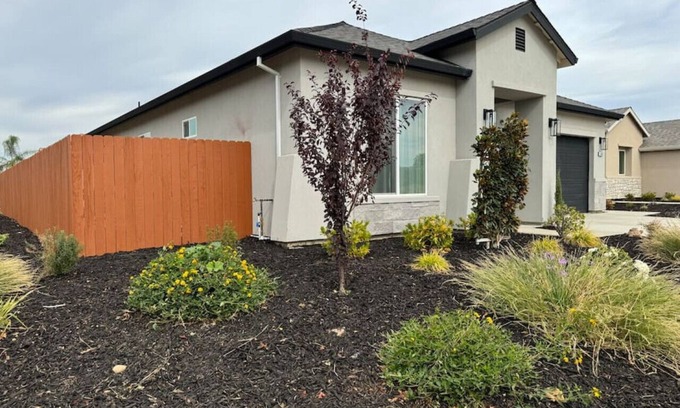 Florin Casa | New One-Story Home * Quiet Neighborhood