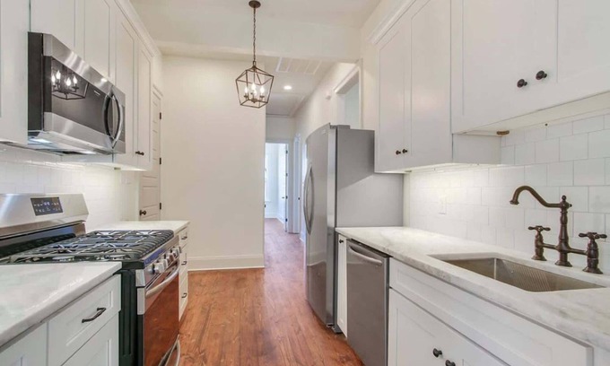 Faubourg Delassize Casa | New Orleans Chic Oasis for 14, Near St. Charles