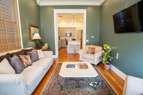 Lower Garden District Casa | New Orleans Home Close to all the Action