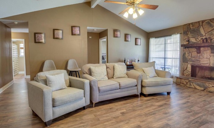 Old Aurora Casa | New Orleans Home with Backyard Near French Quarter