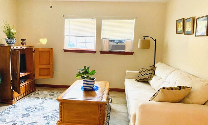 Lacombe Apartamento | New Orleans Northshore 40 minutes from town. Safe and peaceful