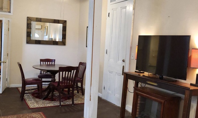 Irish Channel Casa | New Orleans Style Rental. Safe off street parking. Prime Location.