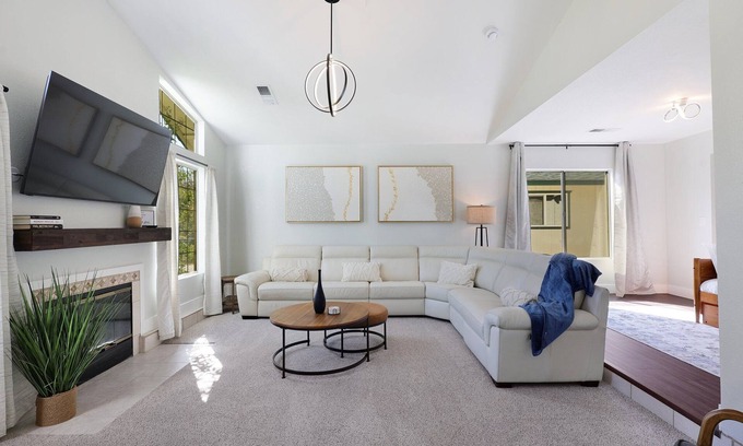 Redding Highlands Casa | NEW Overflow 96 :: Hot Tub - Central - Spacious