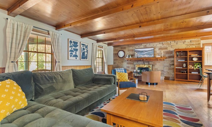 Wausau Cabaña | NEW OWNER SPECIAL>Cottage on 6th