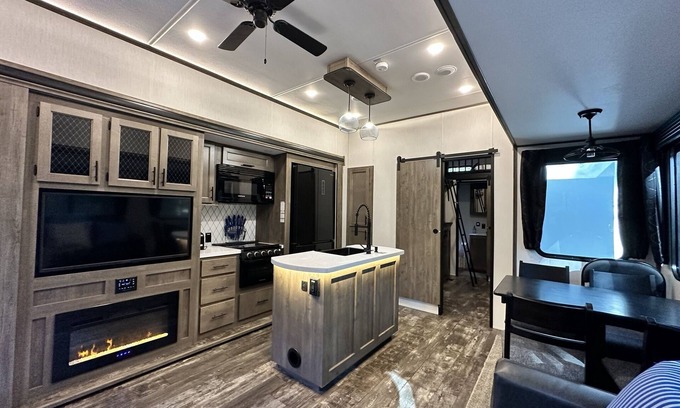 Edgar Casa | New Owner Special - Luxury Lakefront RV & Fishing Retreat