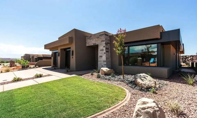 Ivins Casa | *New Owner Special* Stunning Luxury Home near Tuacahn and Snow Canyon