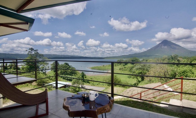 El Fósforo Casa | NEW. Papaya Bungalow. Hilltop Bungalow with Spectacular Lake & Volcano Views.