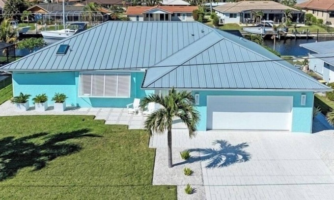 Punta Gorda Casa | NEW!! PARADISE! MODERN-WATERFRONT-LARGE HEATED POOL-5 MIN TO FISHVILLE