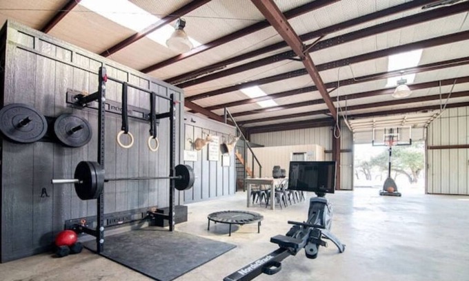 Fredericksburg Otro | NEW!!! Peaceful, Healthy, Pet Friendly Farm-stay with Gym!