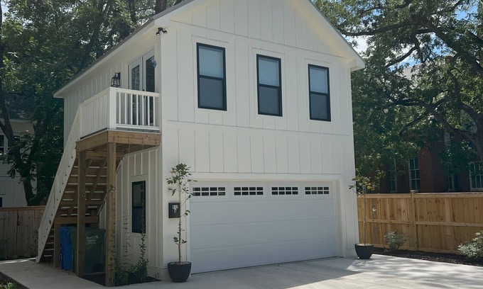 Wilmington Historic District Apartamento | New pet-friendly 1BR/1BA Historic District carriage house 4 blocks to riverwalk