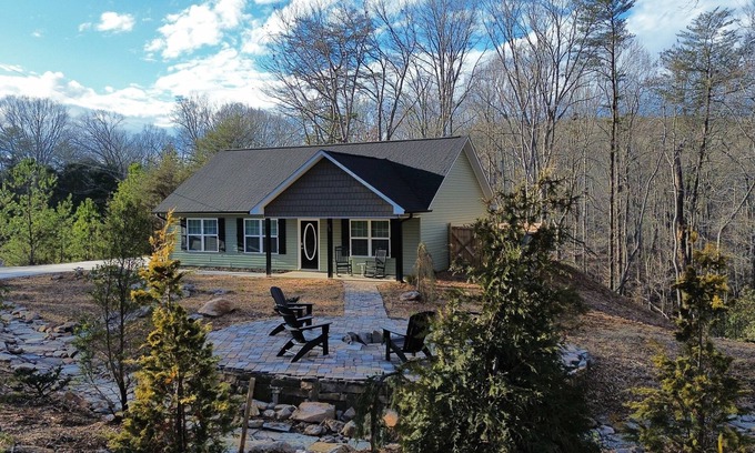 Dahlonega Casa | New Pet-Friendly less than 5 minutes to Dahlonega Square