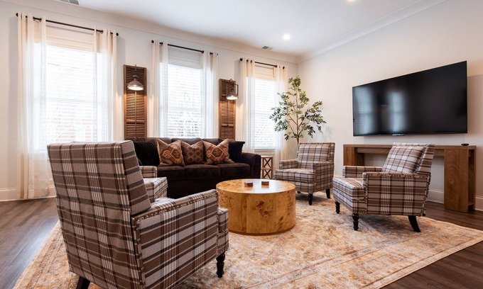 Prospect Casa | Bourbon Trail, Shops, Downtown, Watch Hill, Pets Local Dining, Fully Loaded