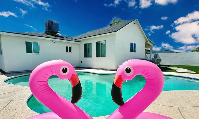 Phoenix Casa | NEW Phx Pool Home with Deep End + Central Location! Sleeps up to 8 guests.