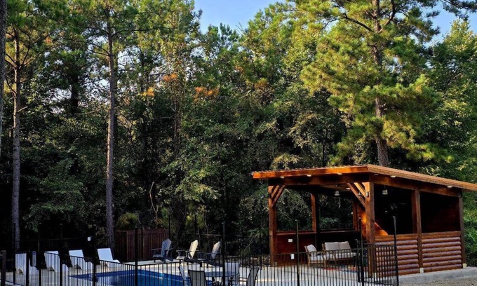 Hochatown Cabina | NEW! POOL! 5BR Pond-Hot Tub-Games - Sleeps 19