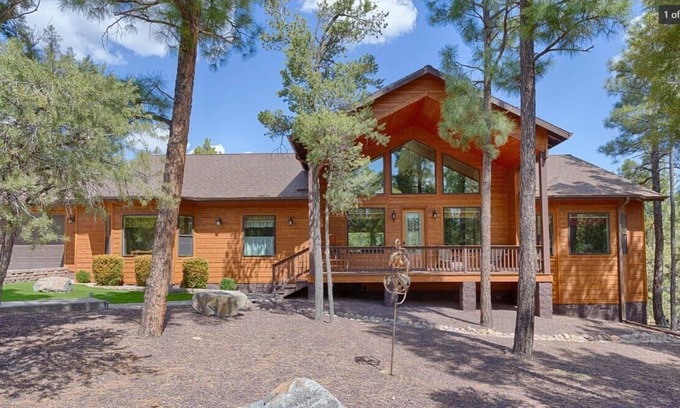 Sierra Pines Cabina | ⭐️New Premier Listing⭐️ Spacious, Private Cabin in Pine Top Show Low Grill+Deck+AC