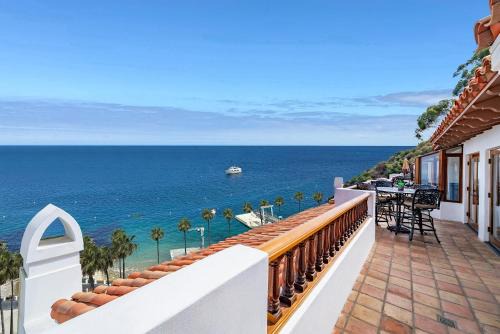 Avalon Apartamento | NEW! Premium Ocean Views, Corner Condo with Fireplace and Golf Cart