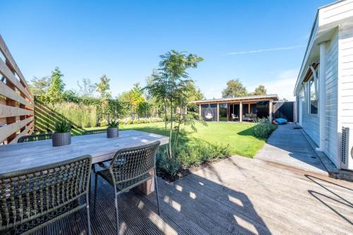 Vinkeveen Chalet De Esquí | New- Private Cosy Houseboat, on a lake near Amsterdam