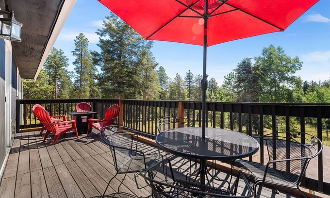 Richmond Hill Corridor Casa | Private Mountain home in Conifer: Hot tub, game room, pet friendly