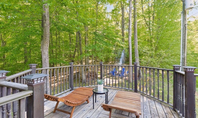Helmsburg Cabaña | NEW! Puzzle Peak 3-Bedroom Cottage