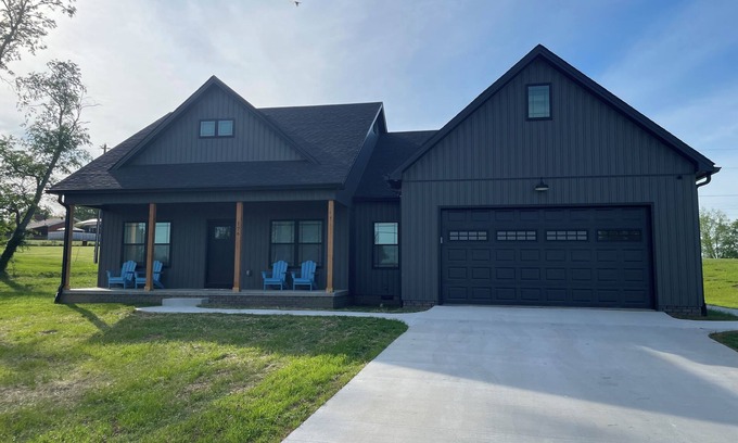 Harrodsburg Casa | New Quiet Retreat-Distilleries, Hot Tub Shaker Village, Herrington Lake